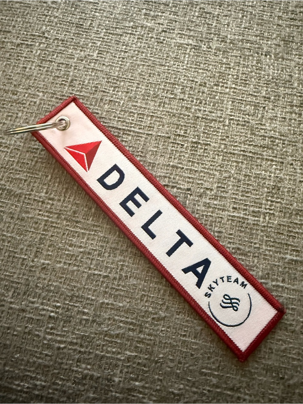 NEW Delta Airlines SkyTeam Remove Before Flight Embroidered Keychain Luggage Tag